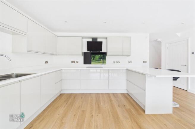 3 bed Detached for sale Image 9