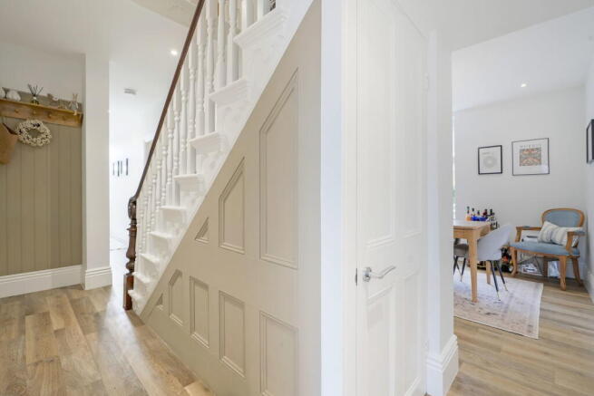 5 bed Detached for sale Image 7