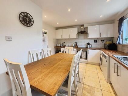Carharrack, Spacious three bed home