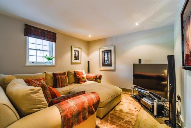 8424613-interior28.jpg