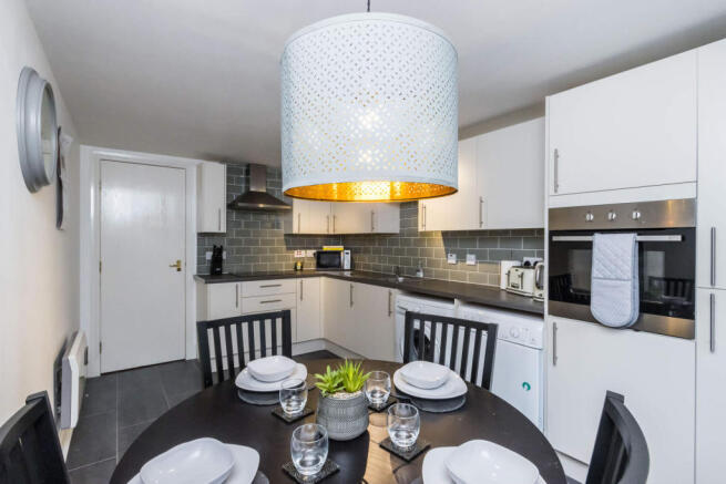 Kitchen / Dining Roo