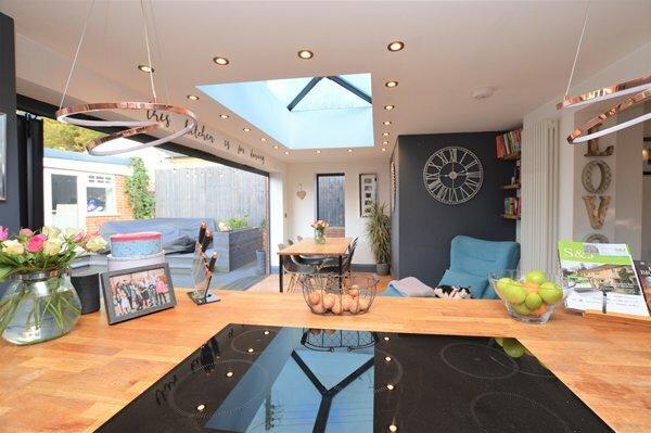 open plan dining/kitchen
