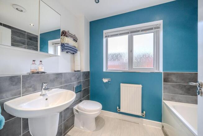 5 bed House for sale Image 10