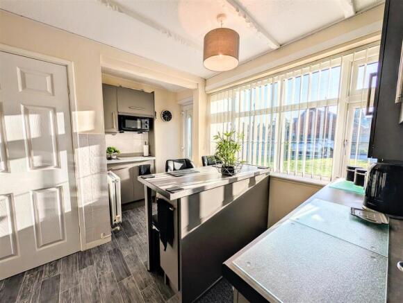 kitchen 2.jpg