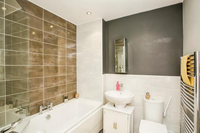 4 bed Detached for sale Image 11