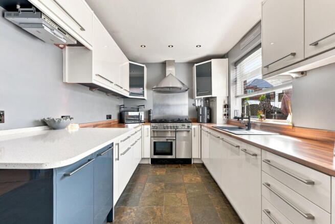 3 bed Semi-Detached for sale Image 4