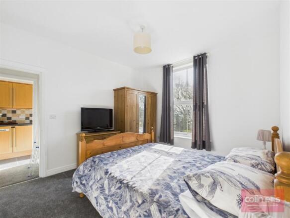 2 bed Flat for sale Image 8