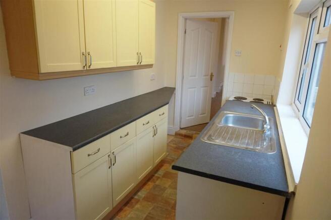 FITTED KITCHEN