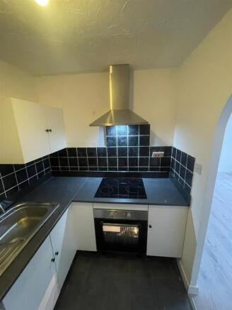 Kitchen 2.jpeg