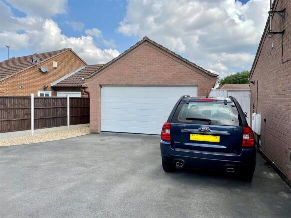 Double Garage & Driveway