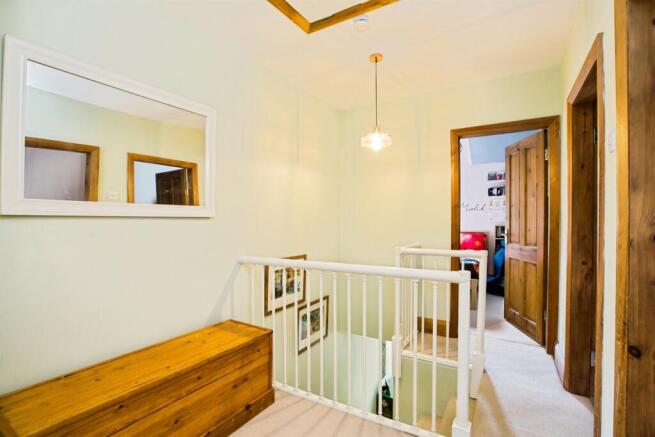 3 bed Terraced for sale Image 7