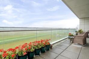 27, Cape Cross House, Kingman Way, Newbury RG14 7GU