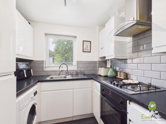 EweMove Estate Agents Basingstoke - Great Oaks Cha