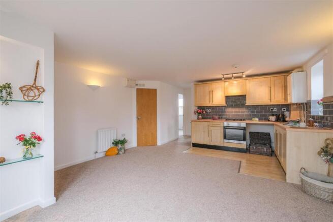 2 bed Apartment for sale Image 5