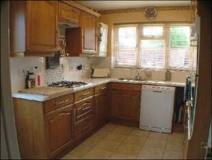 FITTED KITCHEN