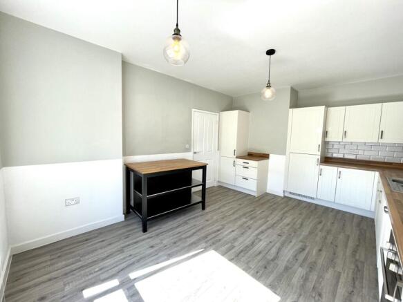 3 bed Semi-Detached to rent Image 7