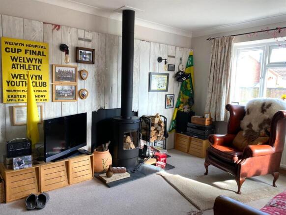 Living Area 3.jpg