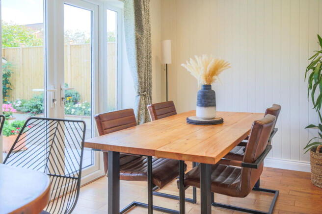 5 bed Detached for sale Image 8