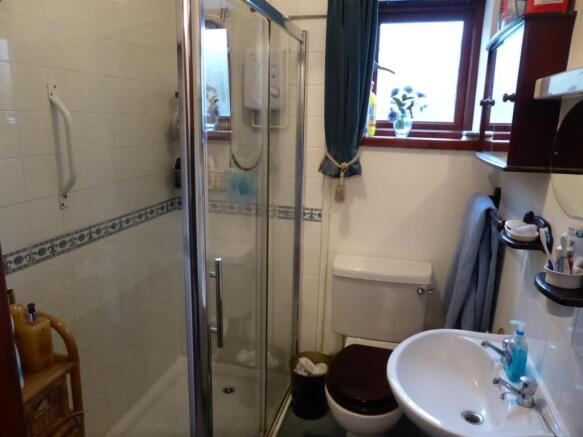 EN SUITE SHOWER ROOM