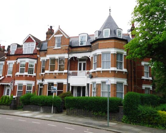 Braemar Avenue N22