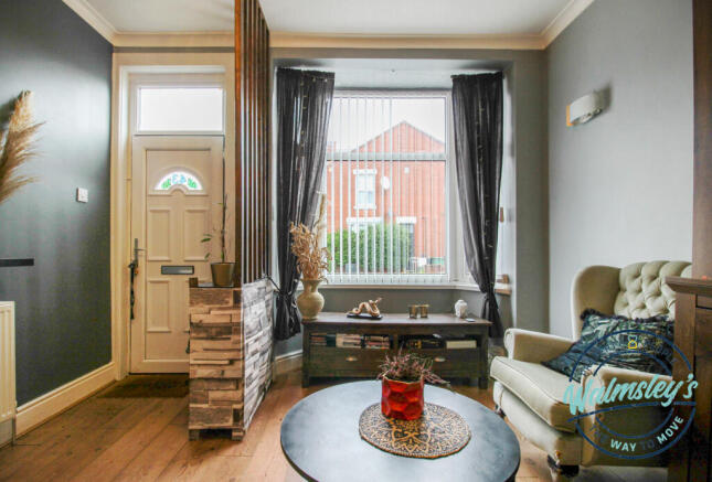 Front sitting room with bay