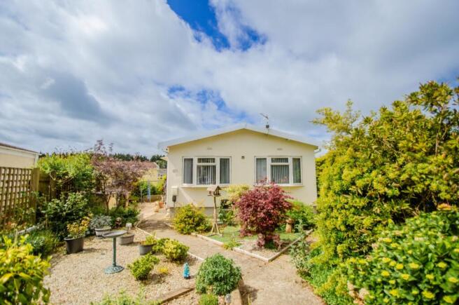 21 Tregainlands TPS Bodmin 01208 74182-01