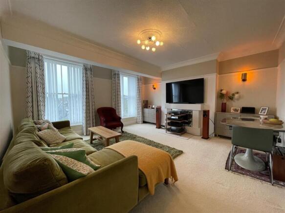 2 bed Apartment for sale Image 11