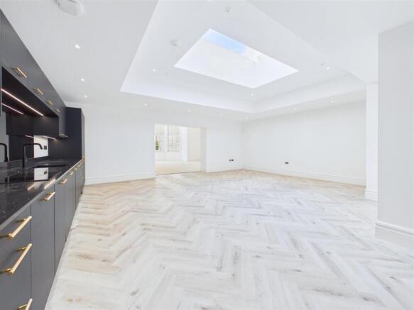 2 bed Apartment for sale Image 8