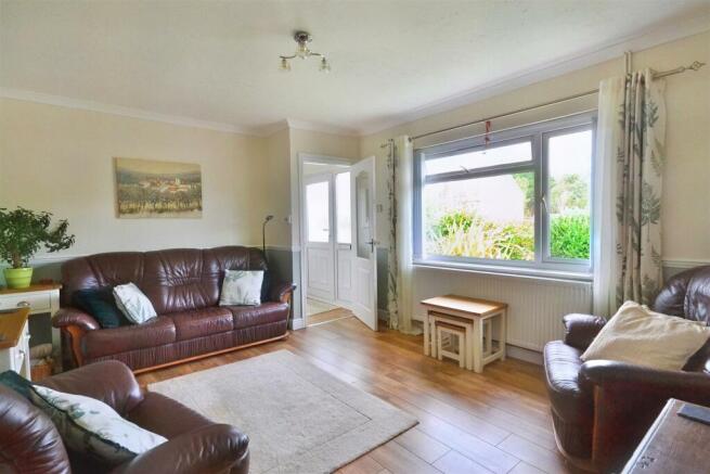 Living Room 1.jpg