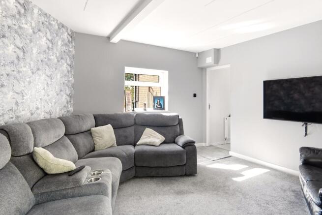 5 bed Semi-Detached for sale Image 9