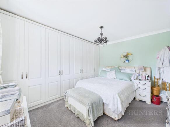 6 bed Detached Bungalow for sale Image 10
