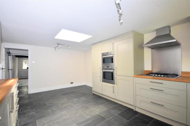 Kitchen 1.jpg