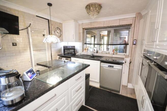 3 bed Semi-Detached for sale Image 7