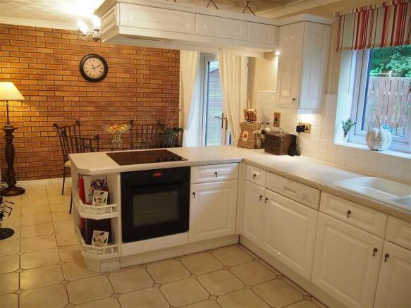 KITCHEN/BREAKFAST RO
