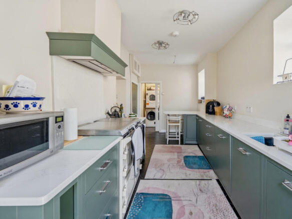 6 bed Detached for sale Image 10