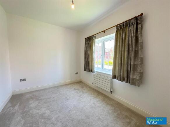 5 bed Detached for sale Image 11