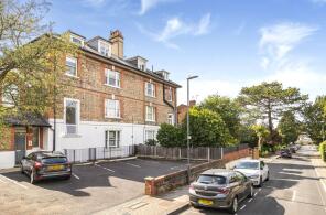 Flat 6, 28, Roxborough Park, Harrow HA1 3AY
