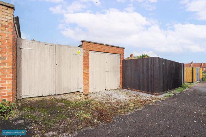Garage/Parking
