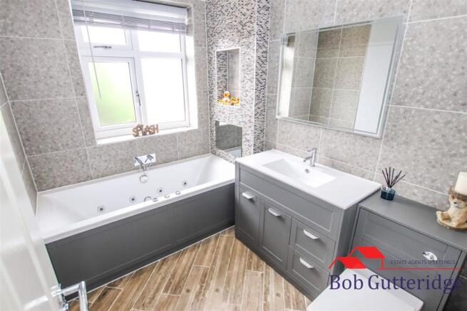 LUXURY FIRST FLOOR BATHROOM