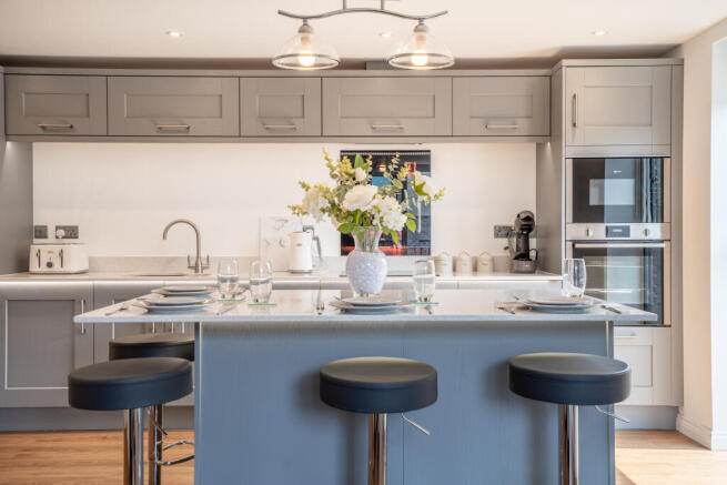 2 bed Apartment to rent Image 6