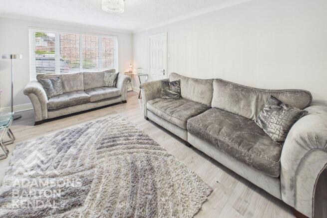 Richmond Close, Burnedge, OL16 photo 4