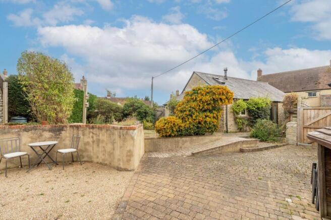 The Broadway, Charlton On Otmoor, OX5 photo 4
