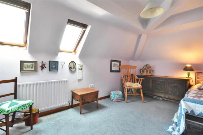 BEDROOM 4