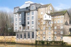 Flat 10, 211 Waterfront House, Lower Bristol Road, Westmoreland, Bath BA2 3DQ