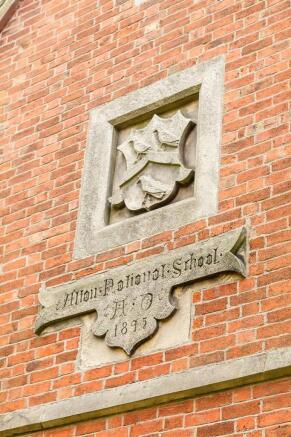 8303817-exterior11.jpg