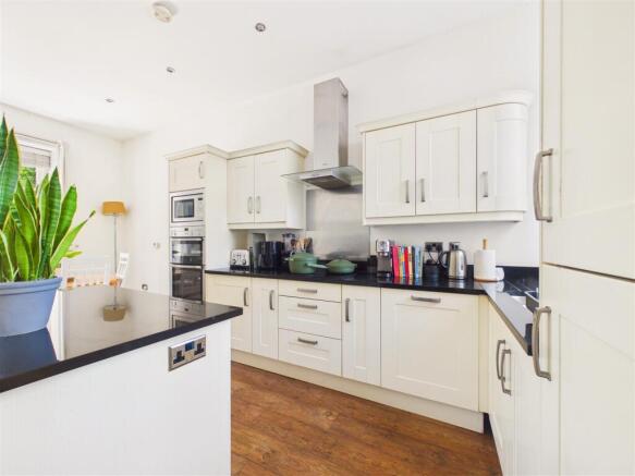 1 bed Apartment for sale Image 5