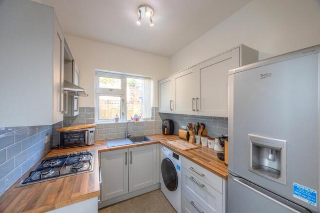 3 bed Terraced to rent Image 8