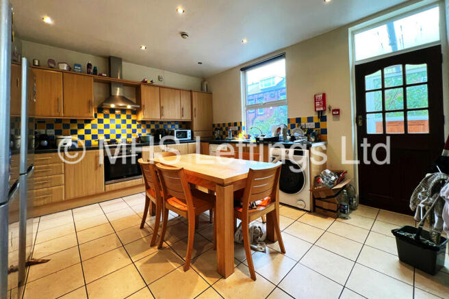 6 bed Terraced to rent Image 4
