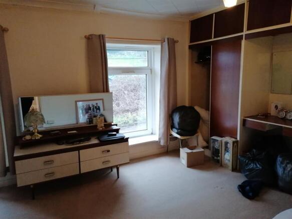 Bedroom 1 (Front)