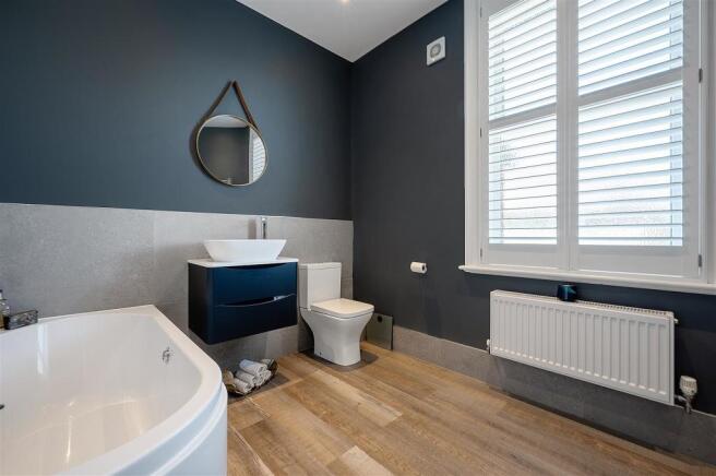 Main En-Suite